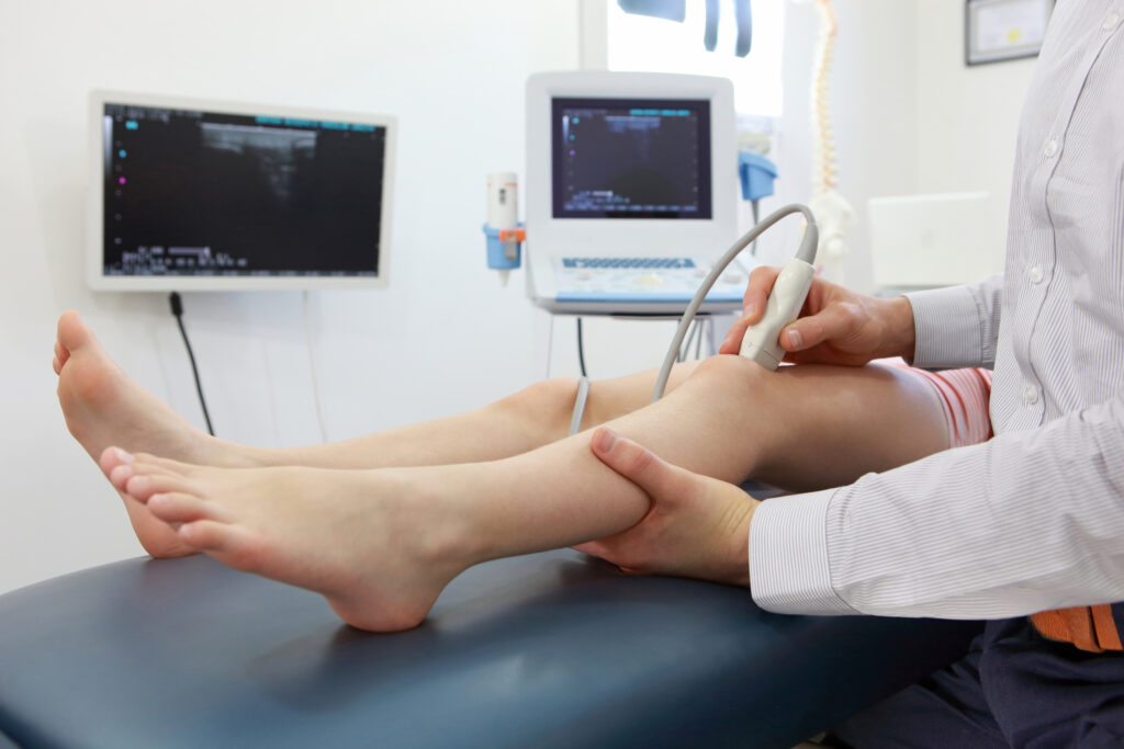 Understanding knee pain involves identifying causes, symptoms, and treatment options