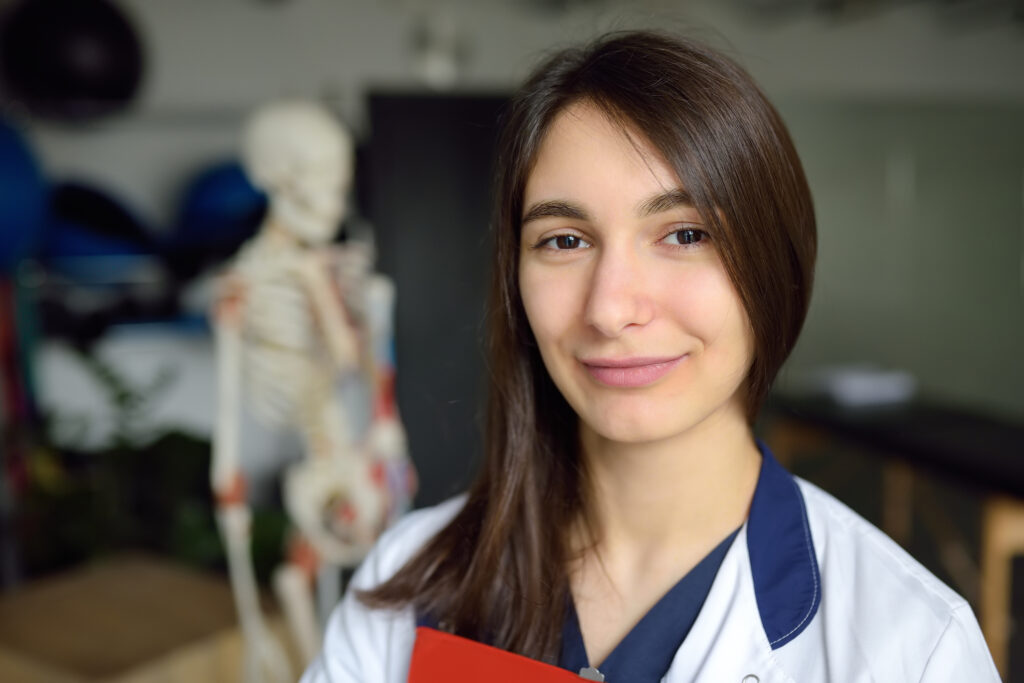 Choose a physiatrist for diagnosis, a physical therapist for recovery